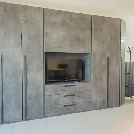Monolocale Moderno Con Balcone - Parcheggio - Ac Apartman